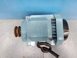Motor ABB 0.55 kW 800rpm Trifásico