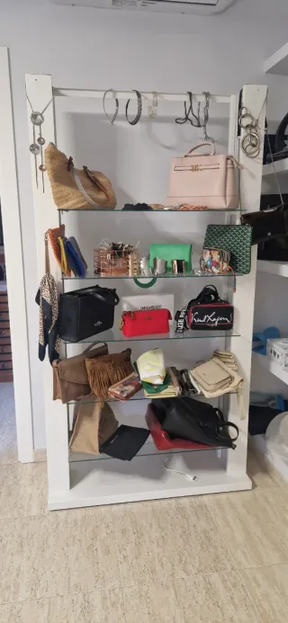 URGE! NEGOCIABLE! Estantería expositora con Led