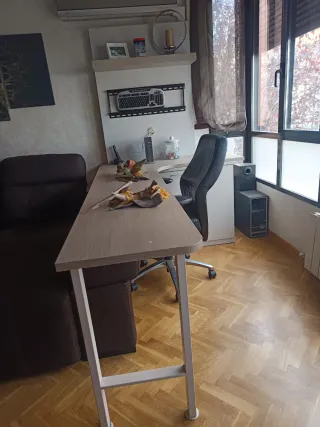 Escritorio moderno madera y metal con panel tele