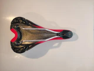 Sillín Fizik Aliante 140mm Negro/Rojo