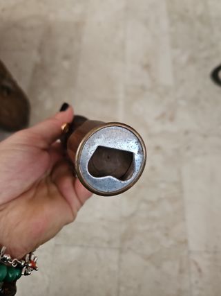 Apribottiglie antico mano figa legno ottone