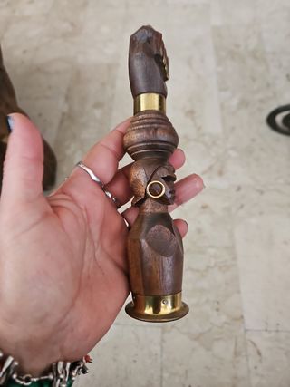 Apribottiglie antico mano figa legno ottone