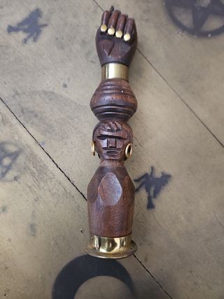 Apribottiglie antico mano figa legno ottone