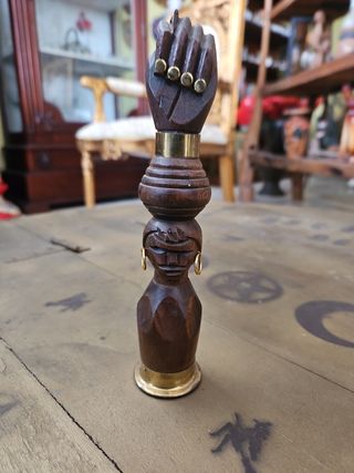 Apribottiglie antico mano figa legno ottone