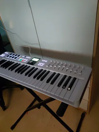 Teclado Arturia Essential 49