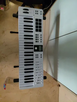 Teclado Arturia Essential 49