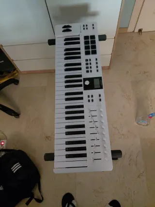 Teclado Arturia Essential 49