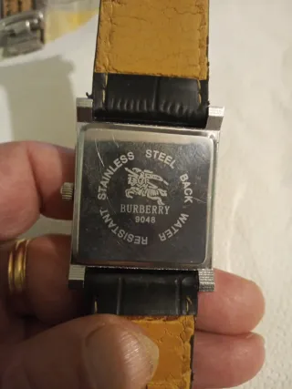 Reloj Burberry Cuarzo Negro .