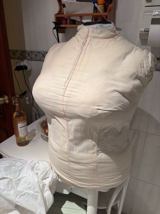Maniquí de costura señora mayor