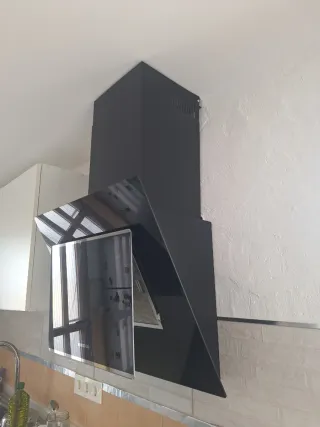 Campana extractora negra