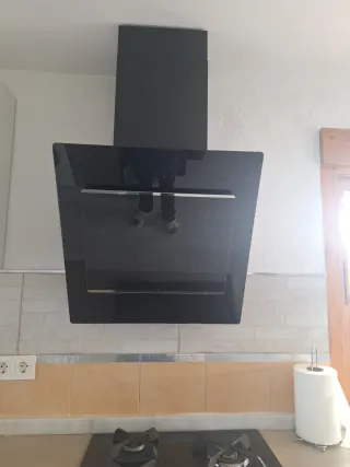 Campana extractora negra