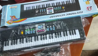 Teclado Electrónico 61 Teclas con Micrófono