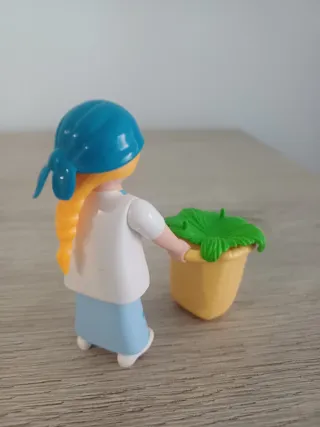 Playmobil Aldeana con cesta