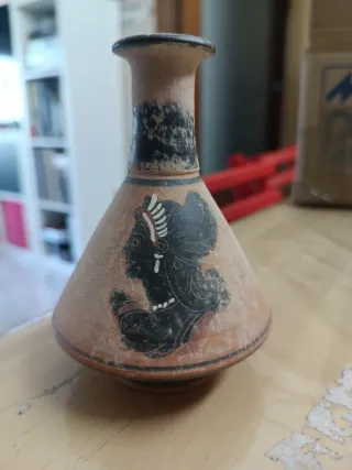 Jarrón estilo griego antiguo