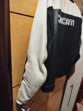 Chaqueta Ducati Dainese Negra y Blanca