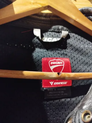 Chaqueta Ducati Dainese Negra y Blanca