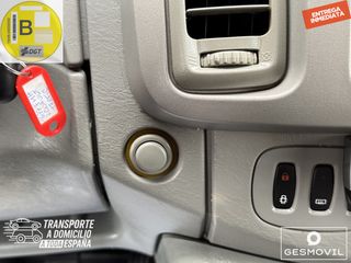 RENAULT TRAFIC PASSENGER 9 PLAZAS COMBI 2.5dCi 145