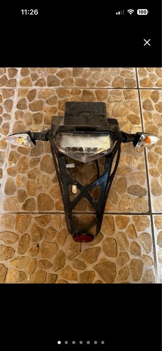 Porta matrículas moto con luces