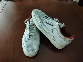 Zapatillas Reebok Club C85 blancas y burdeos