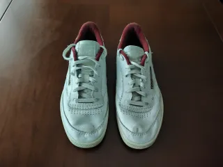 Zapatillas Reebok Club C85 blancas y burdeos