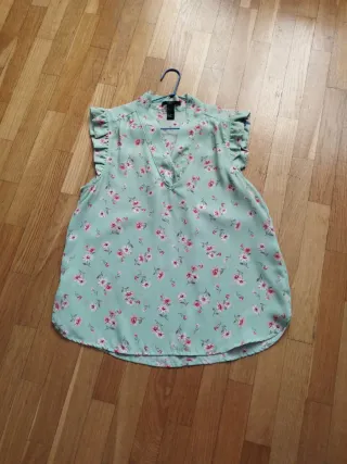 Blusa floral verde y rosa