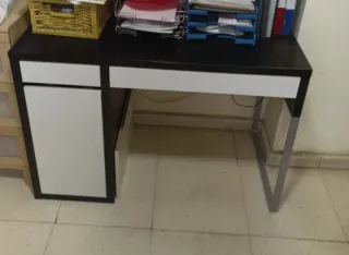 Escritorio Ikea MICKE Negro y Blanco