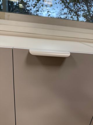 Tirador metal blanco lacado para mueble