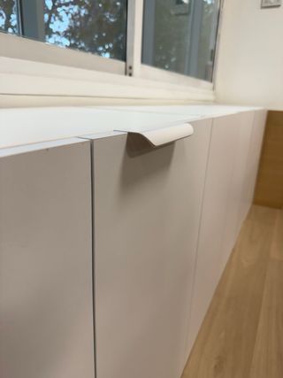 Tirador metal blanco lacado para mueble