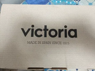 Zapatillas Victoria Plata y Blancas Brillo