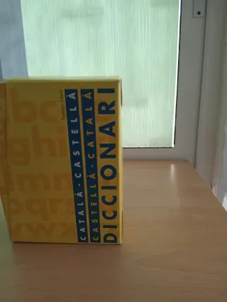 DICCIONARI CATALÀ-CASTELLÀ