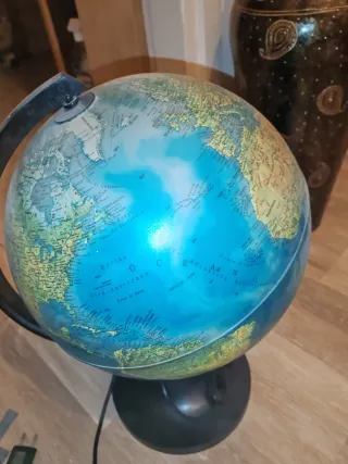 Lampada mappamondo luminosa