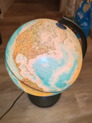 Lampada mappamondo luminosa