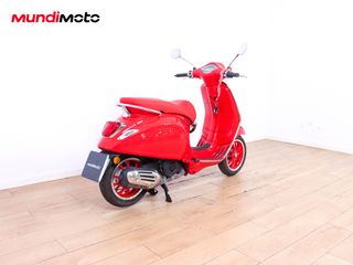 VESPA PRIMAVERA 125 RED