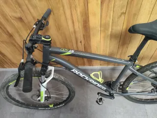 Bicicleta Rockrider Gris y Verde st 520