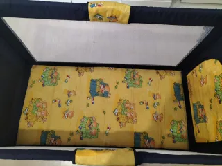 Cuna de viaje con colchón