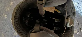 Casco Negro con Funda para esquí i snowboard.