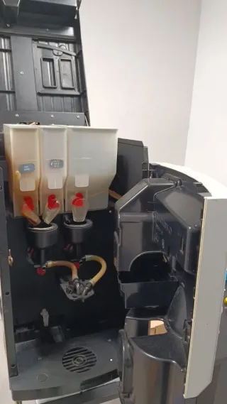 Cafetera Autoservicio Lista para Usar