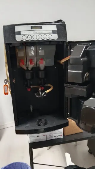 Cafetera Autoservicio Lista para Usar