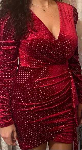 Vestido rojo de terciopelo con pedrería