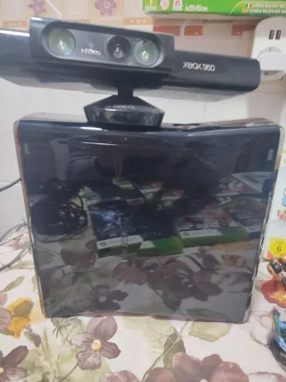 Xbox 360 con 9 juegos y 2 bases Skylanders y más