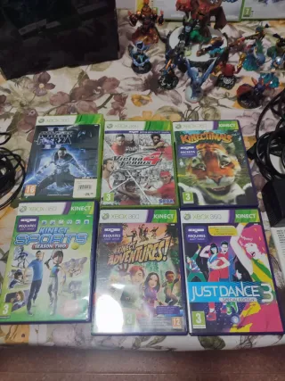 Xbox 360 con 9 juegos y 2 bases Skylanders y más