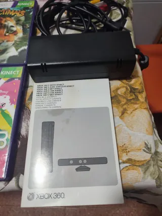 Xbox 360 con 9 juegos y 2 bases Skylanders y más