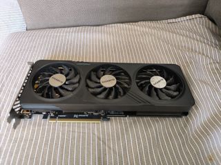 Tarjeta Gráfica Gigabyte GeForce RTX­­ 4060 GAMING