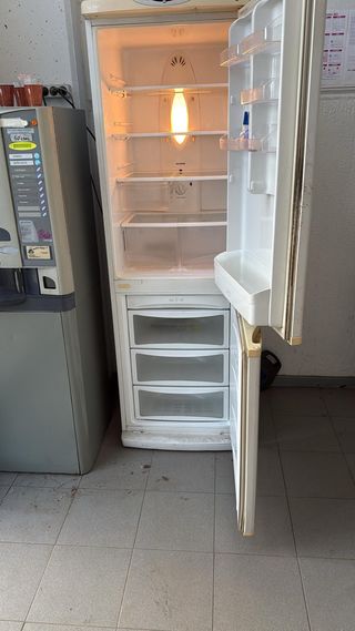 Nevera Combi LG 188x60x60cm