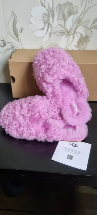 Zapatillas UGG rosas nuevas