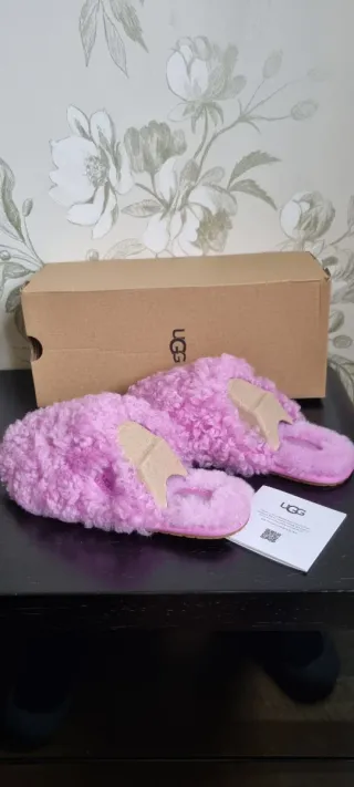 Zapatillas UGG rosas nuevas
