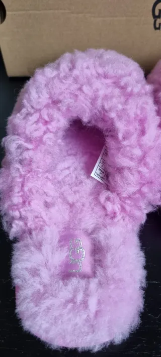 Zapatillas UGG rosas nuevas