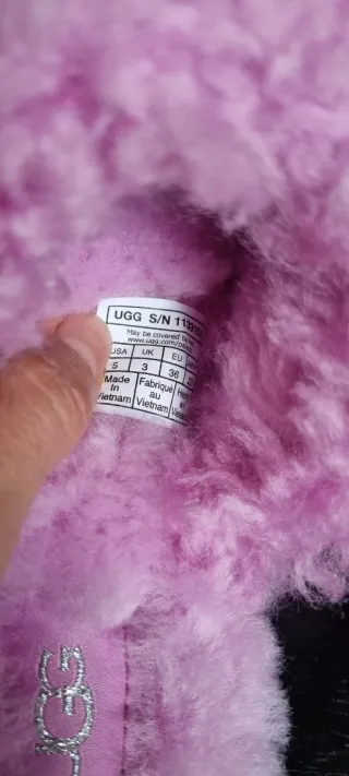 Zapatillas UGG rosas nuevas