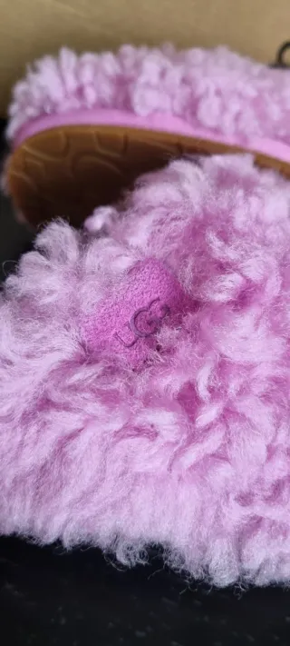 Zapatillas UGG rosas nuevas