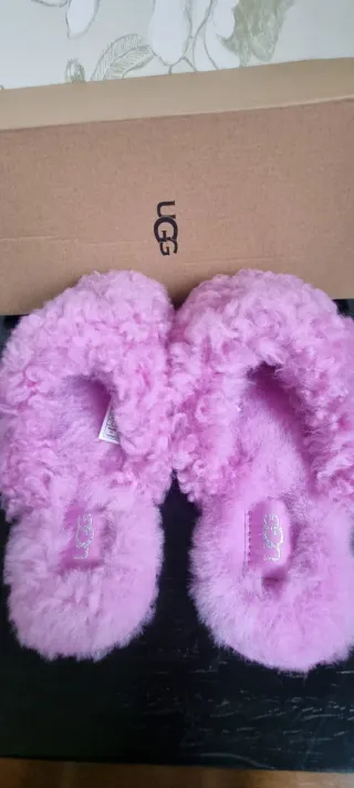 Zapatillas UGG rosas nuevas